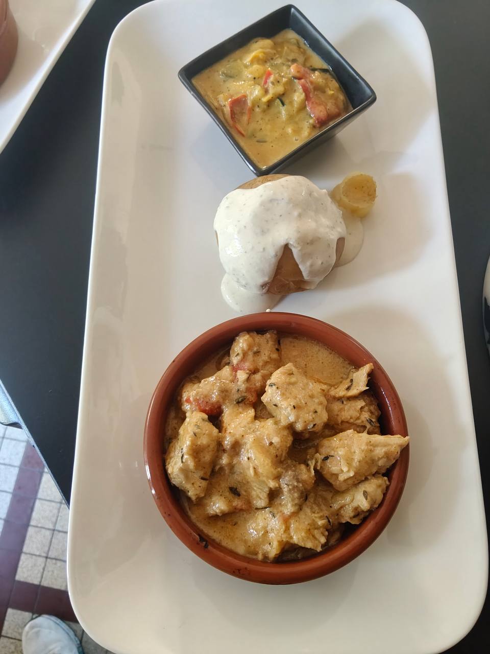 Émincé de poulet à la crème et légumes