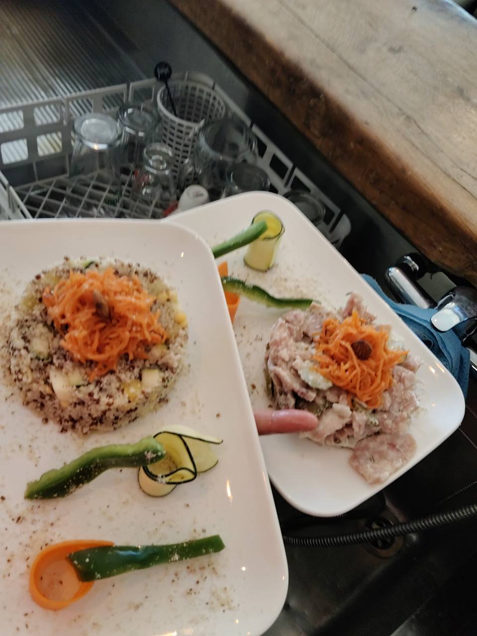 Assiettes taboulé de quinoa et tartare