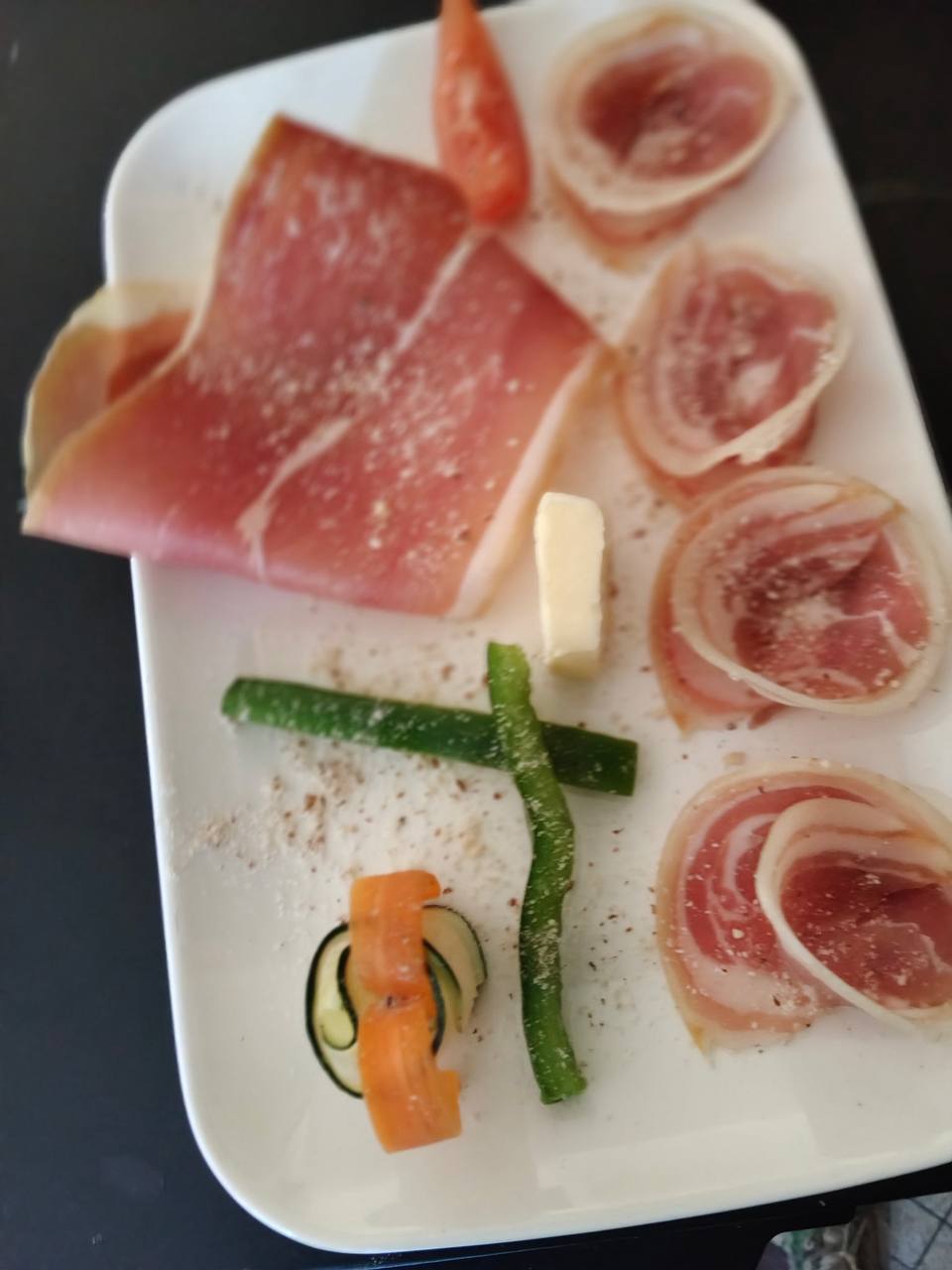 Assiette de charcuterie — jambon cru et coppa
